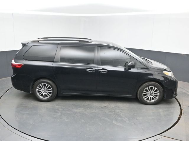 2020 Toyota Sienna XLE 8 Passenger