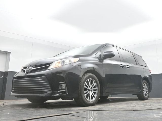 2020 Toyota Sienna XLE 8 Passenger