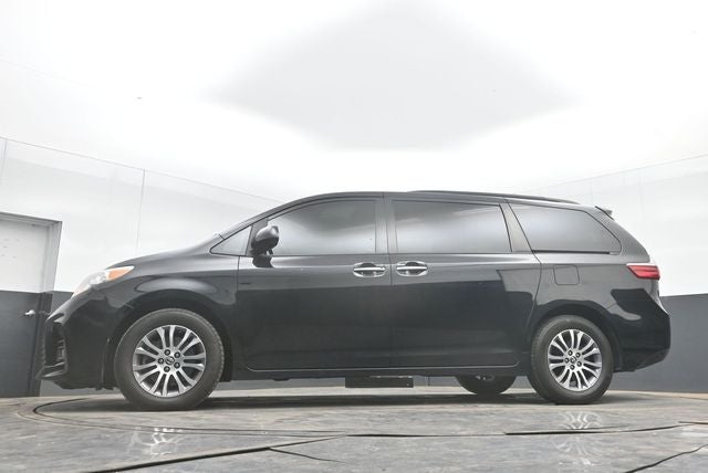 2020 Toyota Sienna XLE 8 Passenger