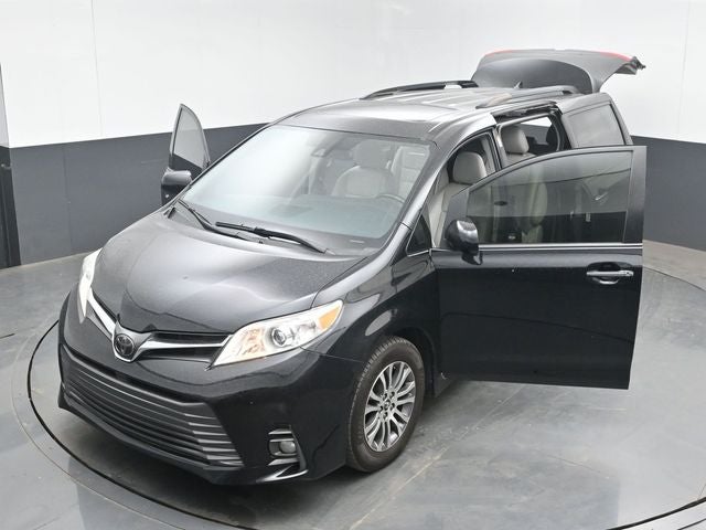 2020 Toyota Sienna XLE 8 Passenger