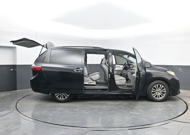 2020 Toyota Sienna XLE 8 Passenger