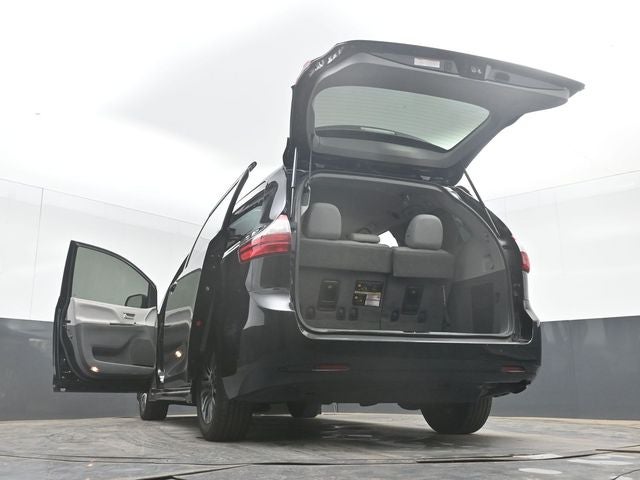 2020 Toyota Sienna XLE 8 Passenger