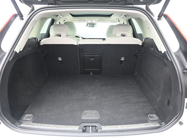 2024 Volvo XC60 B5 Plus Dark Theme