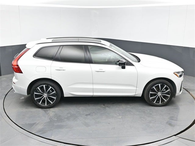 2024 Volvo XC60 B5 Plus Dark Theme