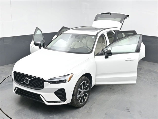 2024 Volvo XC60 B5 Plus Dark Theme