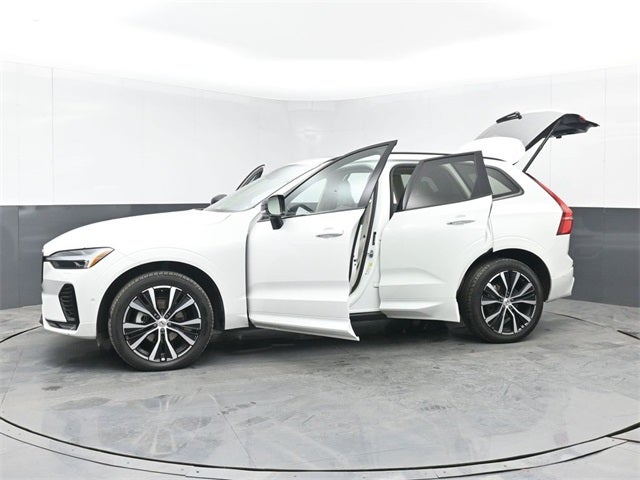 2024 Volvo XC60 B5 Plus Dark Theme