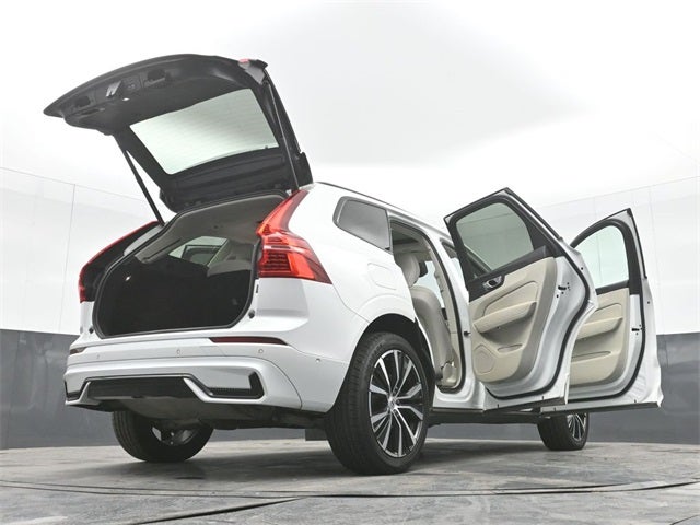2024 Volvo XC60 B5 Plus Dark Theme