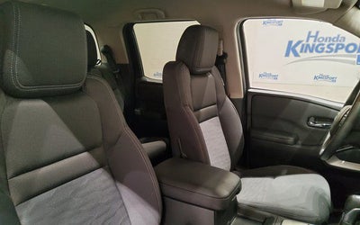 2023 Nissan Frontier SV Drop-In Bed Liner & Bumper Step