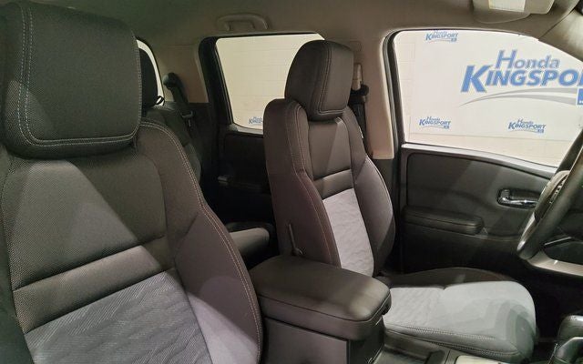 2023 Nissan Frontier SV Drop-In Bed Liner & Bumper Step