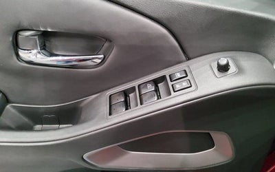 2023 Nissan Frontier SV Drop-In Bed Liner & Bumper Step