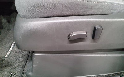 2023 Nissan Frontier SV Drop-In Bed Liner & Bumper Step