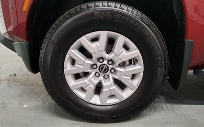 2023 Nissan Frontier SV Drop-In Bed Liner & Bumper Step