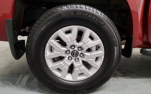 2023 Nissan Frontier SV Drop-In Bed Liner & Bumper Step