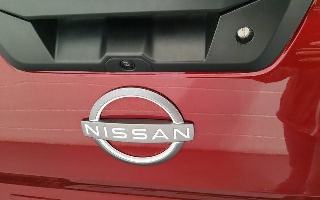 2023 Nissan Frontier SV Drop-In Bed Liner & Bumper Step