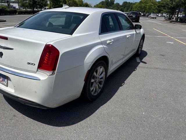 2016 Chrysler 300 Limited