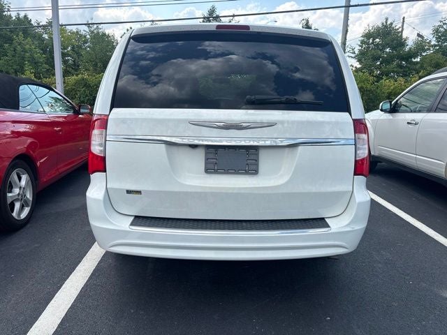 2016 Chrysler Town & Country Touring