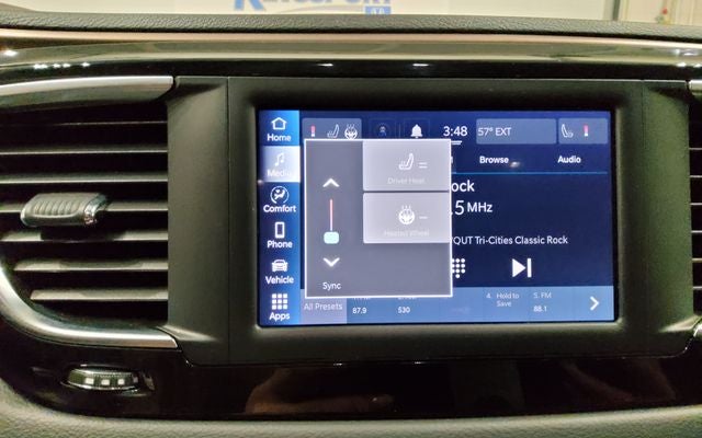 2023 Chrysler Voyager LX