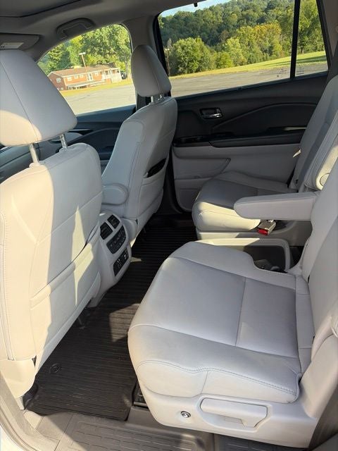 2022 Honda Pilot Touring 7 Passenger