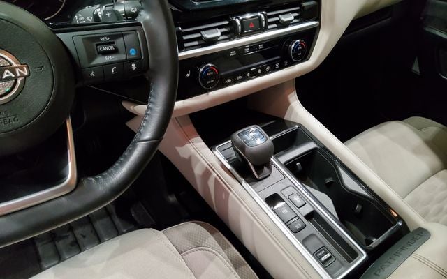 2022 Nissan Pathfinder SV