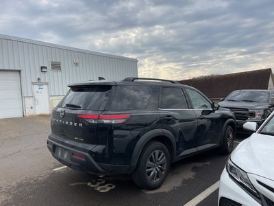 2024 Nissan Pathfinder SV