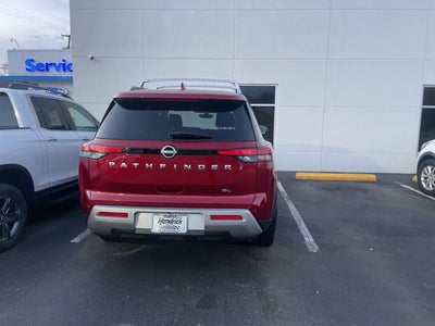 2023 Nissan Pathfinder SL