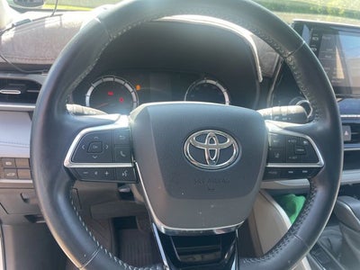2020 Toyota Highlander LE