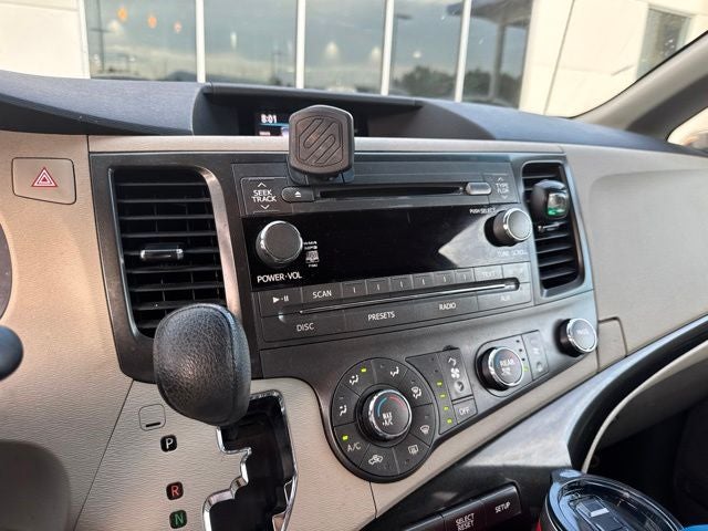 2011 Toyota Sienna LE 7 Passenger