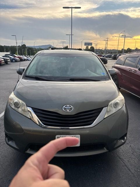 2011 Toyota Sienna LE 7 Passenger