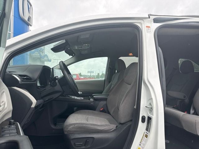 2022 Toyota Sienna LE 8 Passenger