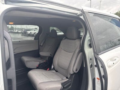2022 Toyota Sienna LE 8 Passenger