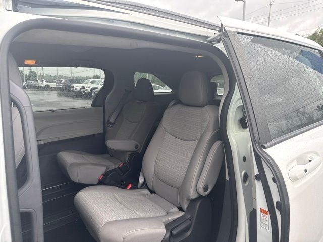 2022 Toyota Sienna LE 8 Passenger