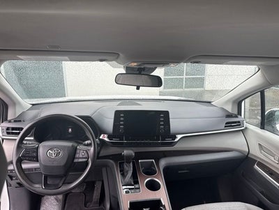 2022 Toyota Sienna LE 8 Passenger