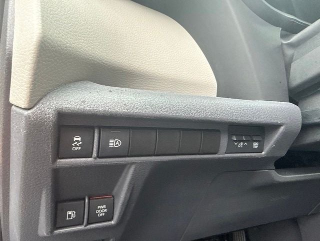 2022 Toyota Sienna LE 8 Passenger