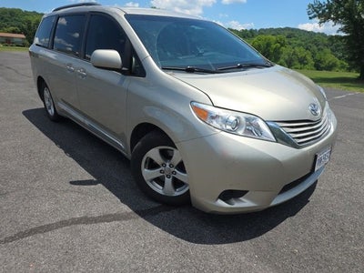 2017 Toyota Sienna LE 8 Passenger
