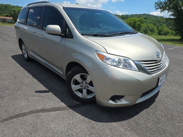 2017 Toyota Sienna LE 8 Passenger