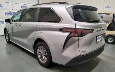 2024 Toyota Sienna XLE 8 Passenger