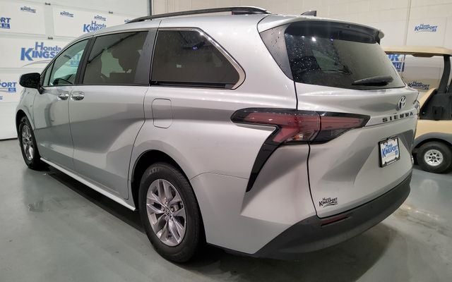 2024 Toyota Sienna XLE 8 Passenger