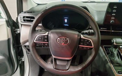 2024 Toyota Sienna XLE 8 Passenger