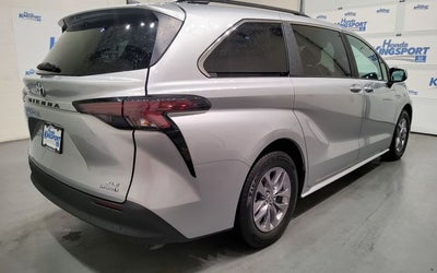 2024 Toyota Sienna XLE 8 Passenger