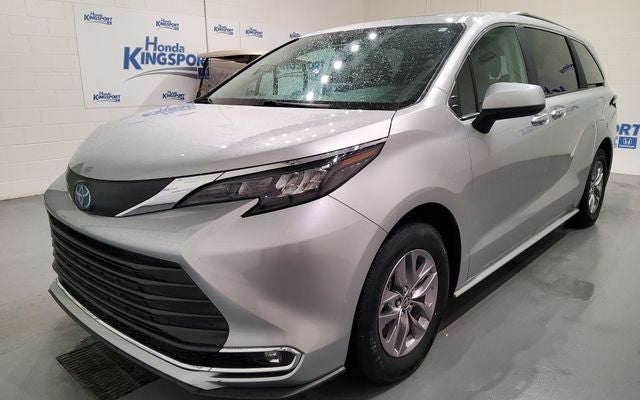 2024 Toyota Sienna XLE 8 Passenger