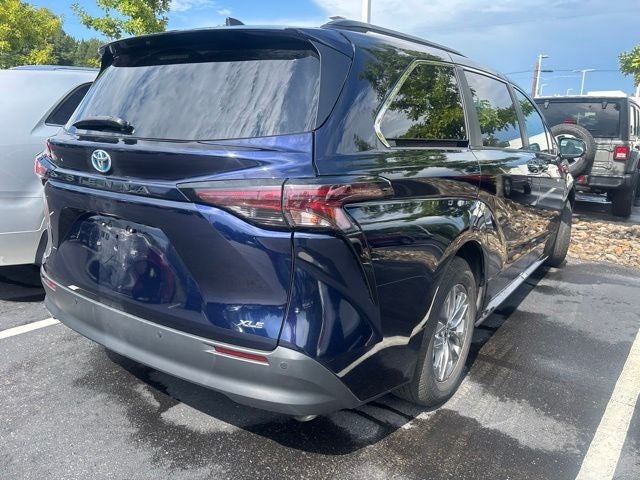 2025 Toyota Sienna XLE 8 Passenger