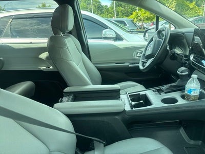 2025 Toyota Sienna XLE 8 Passenger