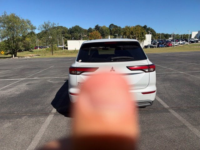 2022 Mitsubishi Outlander ES