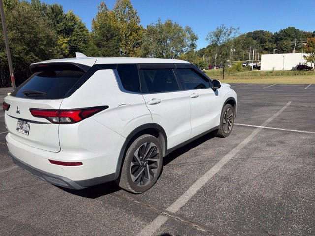 2022 Mitsubishi Outlander ES