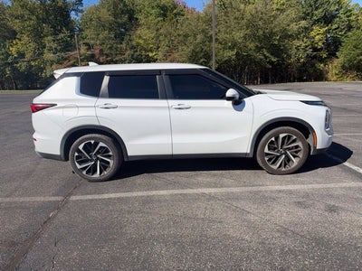 2022 Mitsubishi Outlander ES