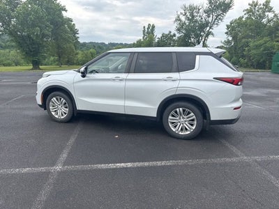 2022 Mitsubishi Outlander ES