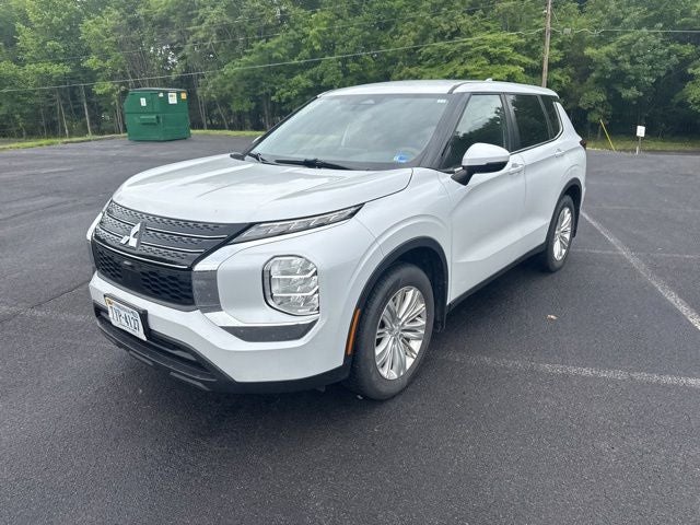 2022 Mitsubishi Outlander ES