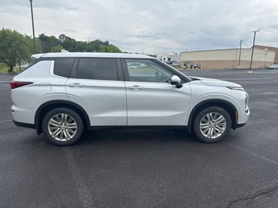 2022 Mitsubishi Outlander ES
