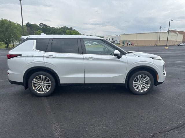2022 Mitsubishi Outlander ES