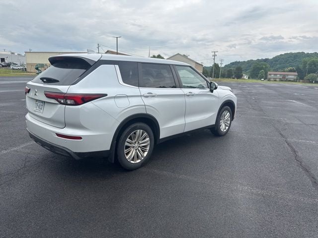 2022 Mitsubishi Outlander ES